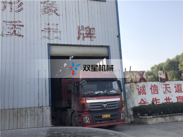 皓星<a href='http://m.dgrzz.com/1/54.html' target='_blank'><span>廢鋁粉碎機</span></a>設備發貨現場圖二