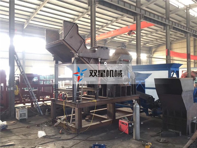 <a href='http://m.dgrzz.com/' target='_blank'><span>金屬粉碎機</span></a>生產車間實拍